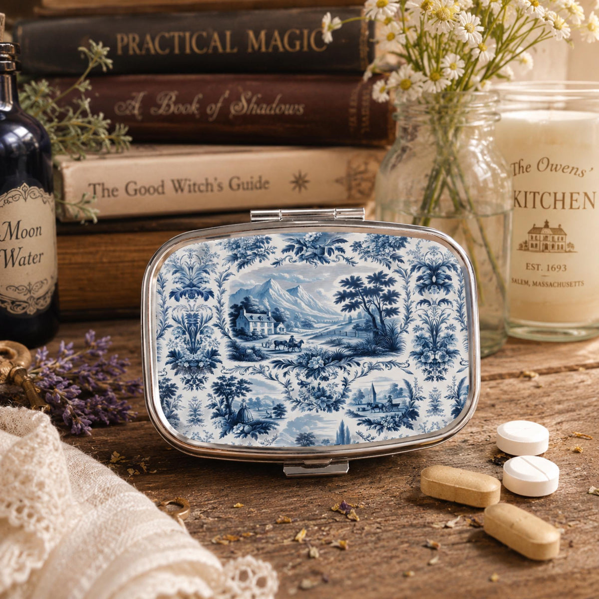 French Country Farmhouse Toile Pill Box for Mom Vintage Style Metal Tablet Organizer Vintage Pillbox Eiffel Tower Pocket Mirror Medicine Box
